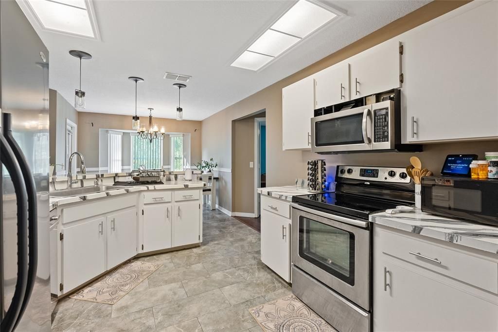 На продажу: $270,000 (3 спален, 2 ванн, 1635 Квадратных фут)