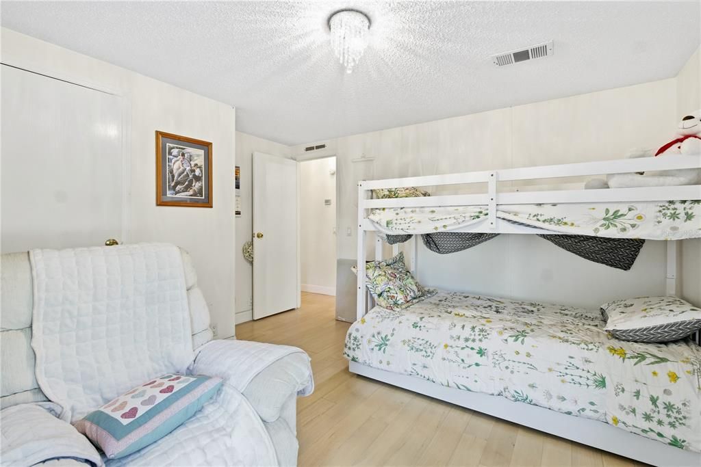 На продажу: $265,000 (3 спален, 2 ванн, 1248 Квадратных фут)