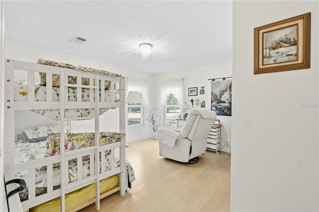 На продажу: $265,000 (3 спален, 2 ванн, 1248 Квадратных фут)