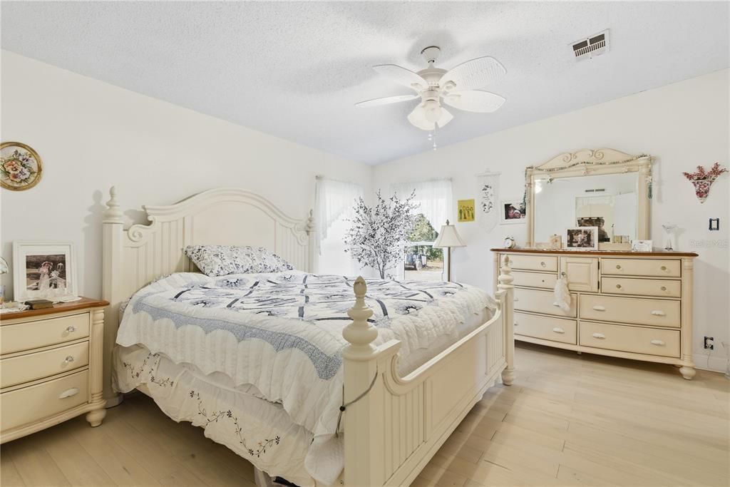 На продажу: $265,000 (3 спален, 2 ванн, 1248 Квадратных фут)