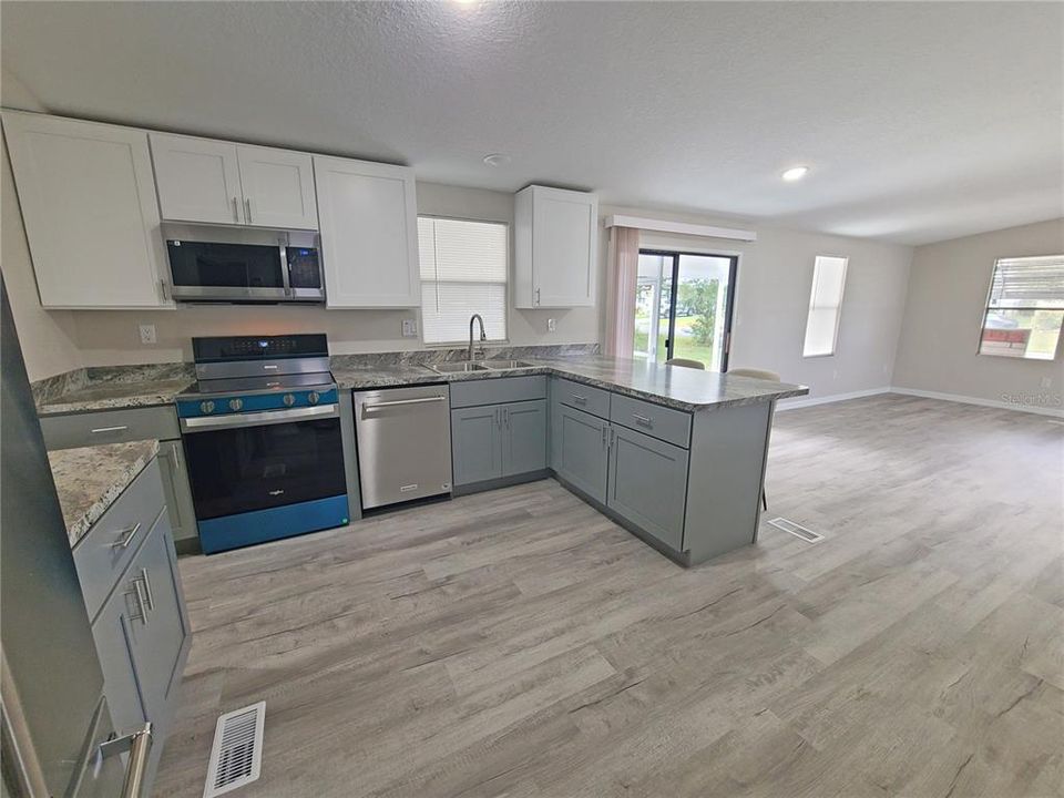 Active With Contract: $168,900 (2 beds, 2 baths, 1056 Square Feet)
