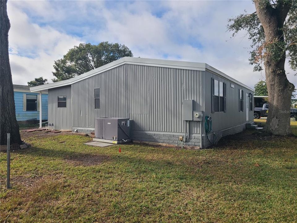 Active With Contract: $168,900 (2 beds, 2 baths, 1056 Square Feet)