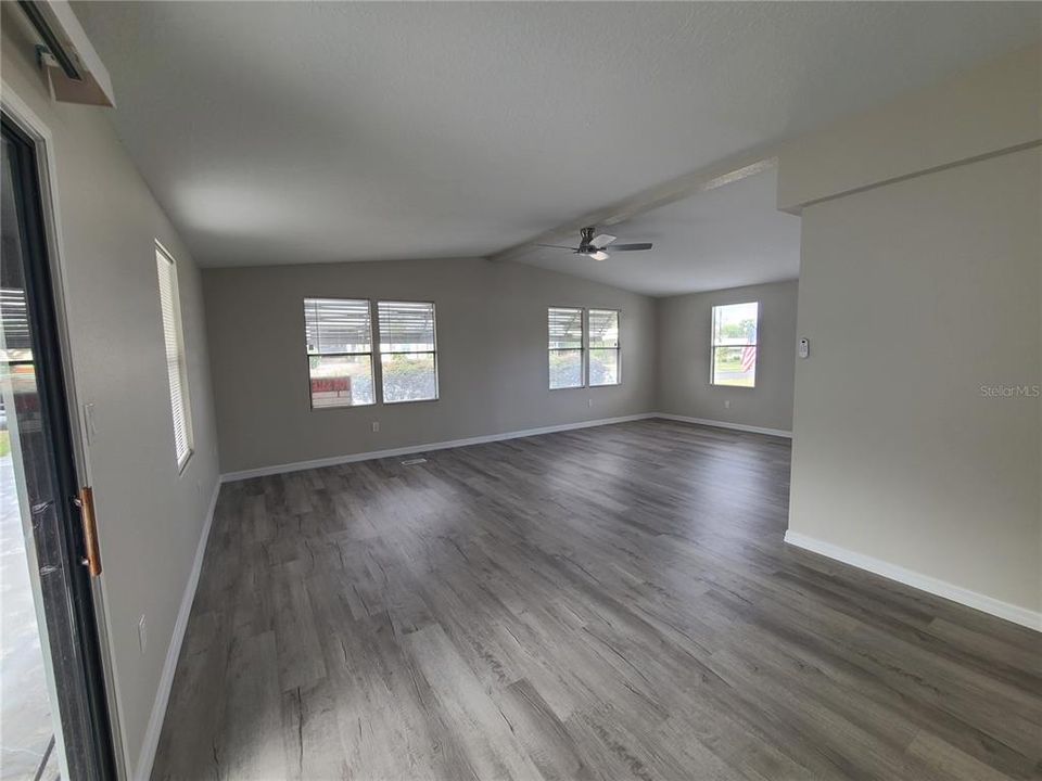 Active With Contract: $168,900 (2 beds, 2 baths, 1056 Square Feet)