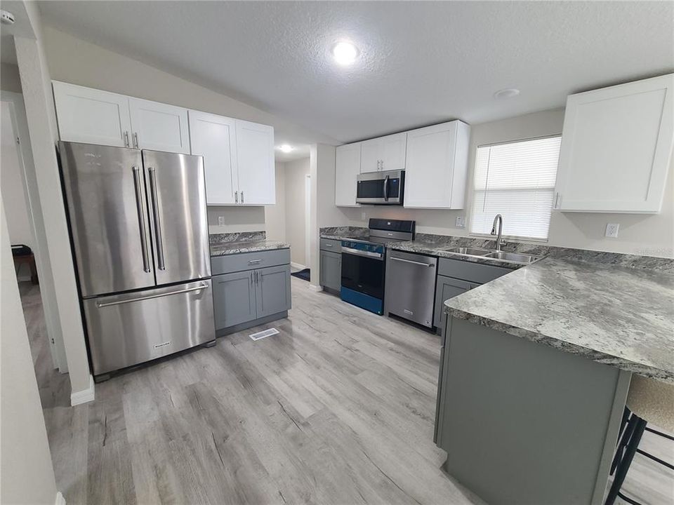 Active With Contract: $168,900 (2 beds, 2 baths, 1056 Square Feet)
