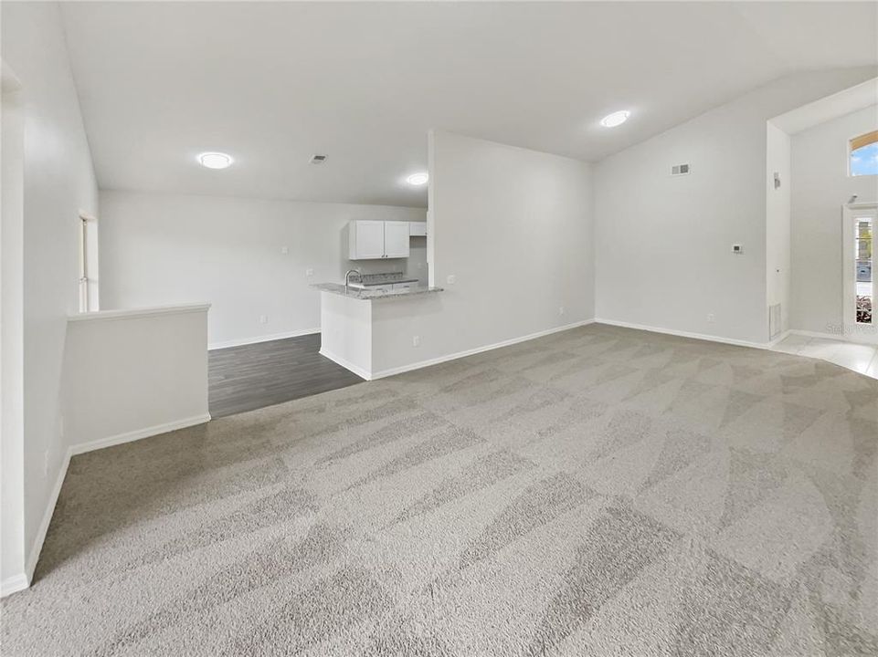 Под контрактом: $370,000 (3 спален, 2 ванн, 1427 Квадратных фут)