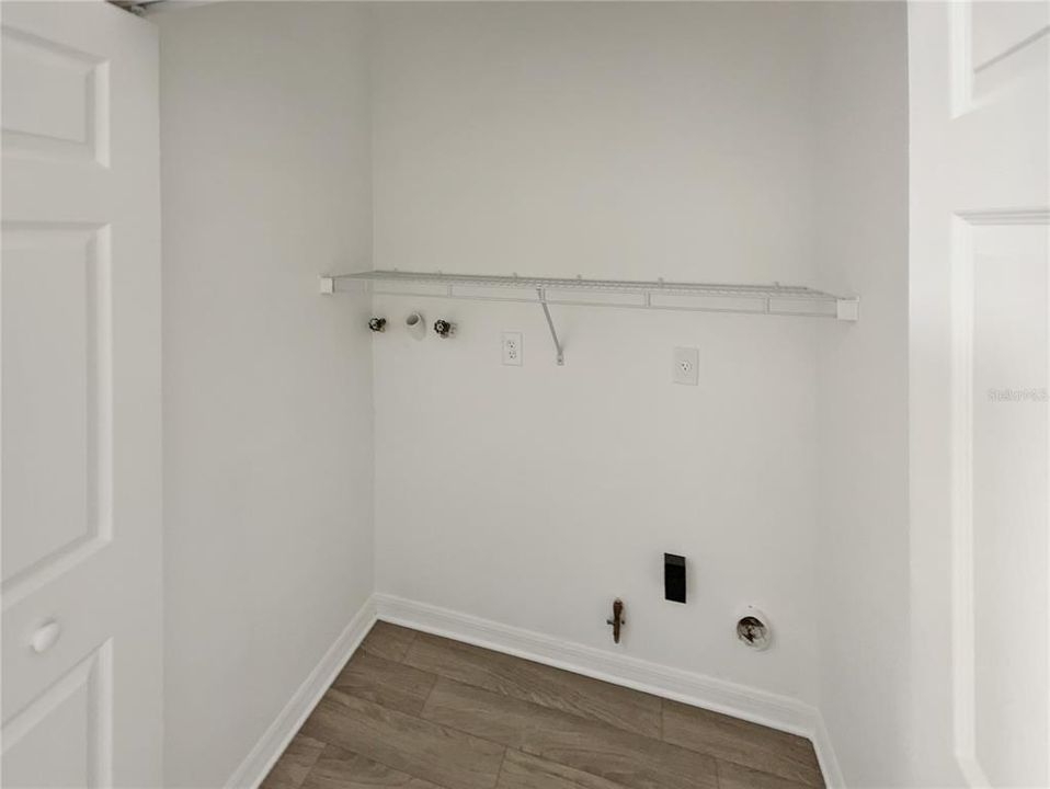 Под контрактом: $370,000 (3 спален, 2 ванн, 1427 Квадратных фут)