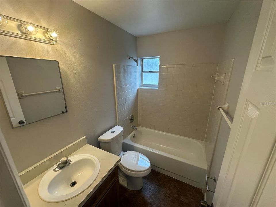 В аренду: $1,650 (3 спален, 2 ванн, 915 Квадратных фут)