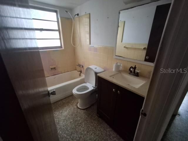 Active With Contract: $129,900 (2 beds, 1 baths, 1272 Square Feet)