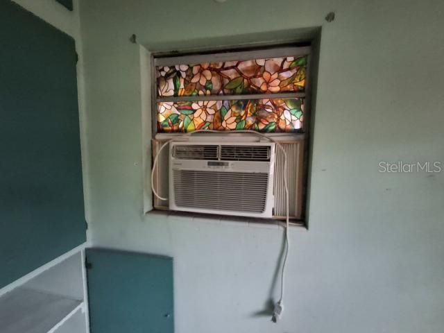 Active With Contract: $129,900 (2 beds, 1 baths, 1272 Square Feet)