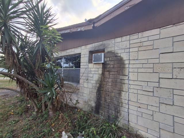 Active With Contract: $129,900 (2 beds, 1 baths, 1272 Square Feet)