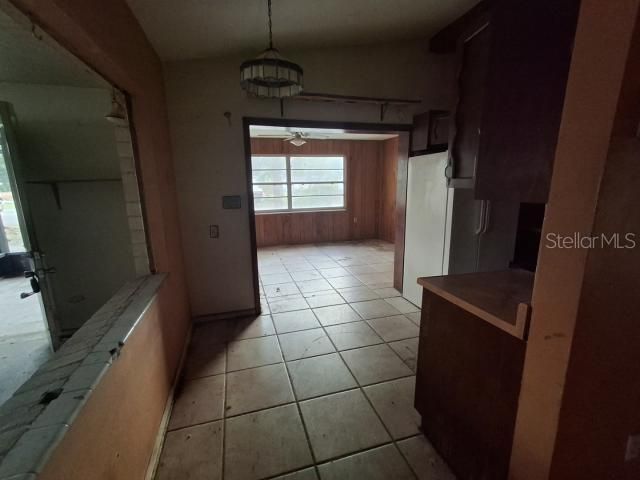 Active With Contract: $129,900 (2 beds, 1 baths, 1272 Square Feet)