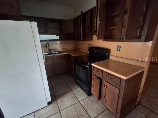 Active With Contract: $129,900 (2 beds, 1 baths, 1272 Square Feet)