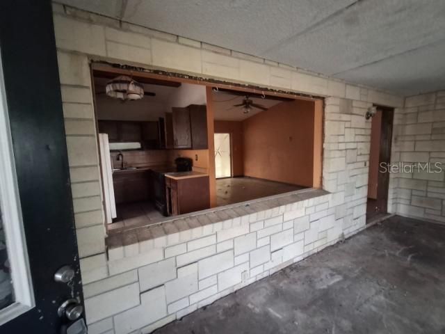 Active With Contract: $129,900 (2 beds, 1 baths, 1272 Square Feet)