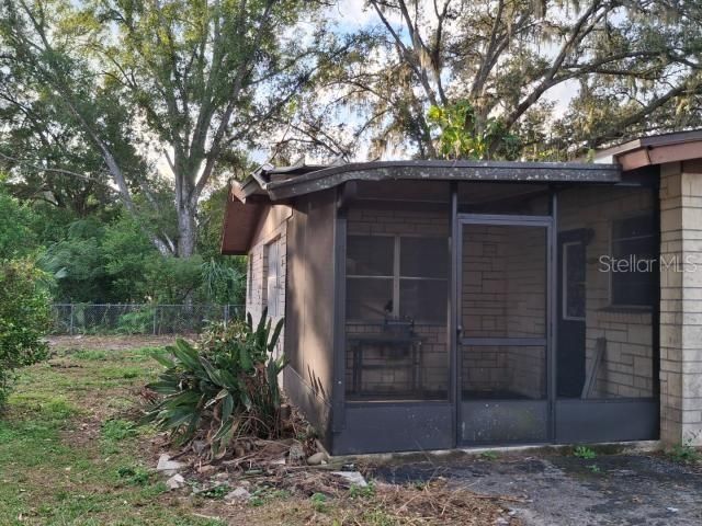 Active With Contract: $129,900 (2 beds, 1 baths, 1272 Square Feet)