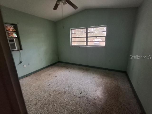 Active With Contract: $129,900 (2 beds, 1 baths, 1272 Square Feet)