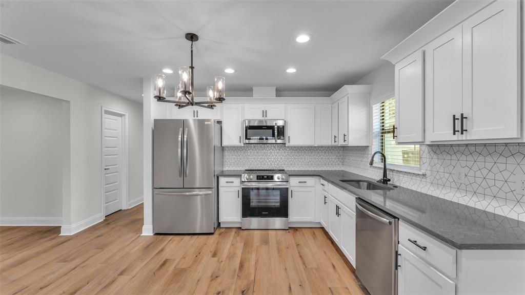 En Venta: $329,900 (3 camas, 2 baños, 1303 Pies cuadrados)