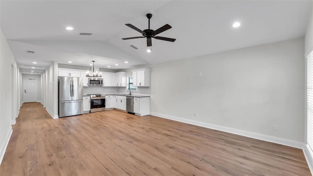 En Venta: $329,900 (3 camas, 2 baños, 1303 Pies cuadrados)