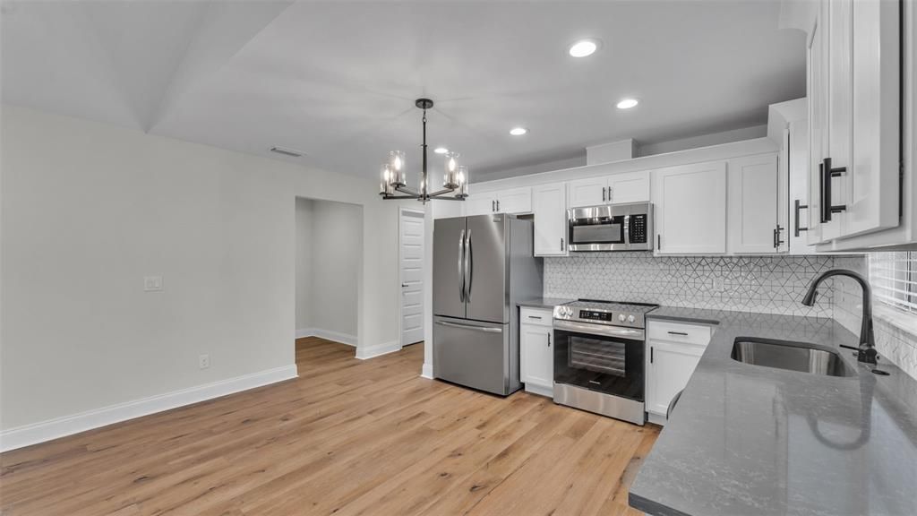 En Venta: $329,900 (3 camas, 2 baños, 1303 Pies cuadrados)