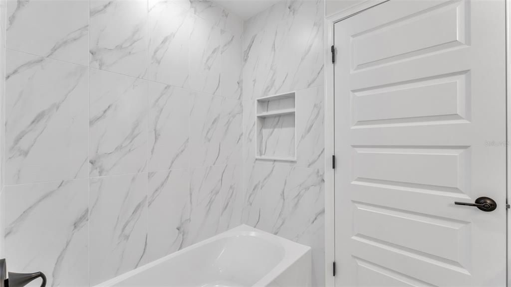 En Venta: $329,900 (3 camas, 2 baños, 1303 Pies cuadrados)