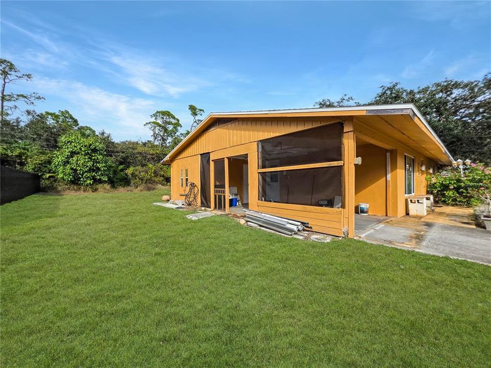 На продажу: $170,000 (2 спален, 2 ванн, 931 Квадратных фут)