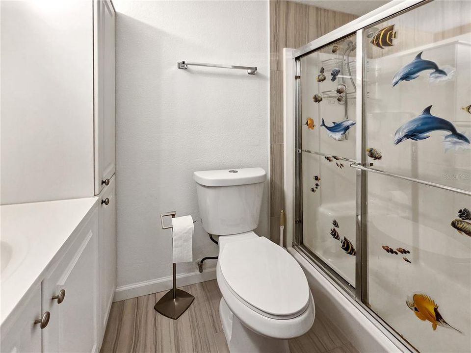 На продажу: $170,000 (2 спален, 2 ванн, 931 Квадратных фут)