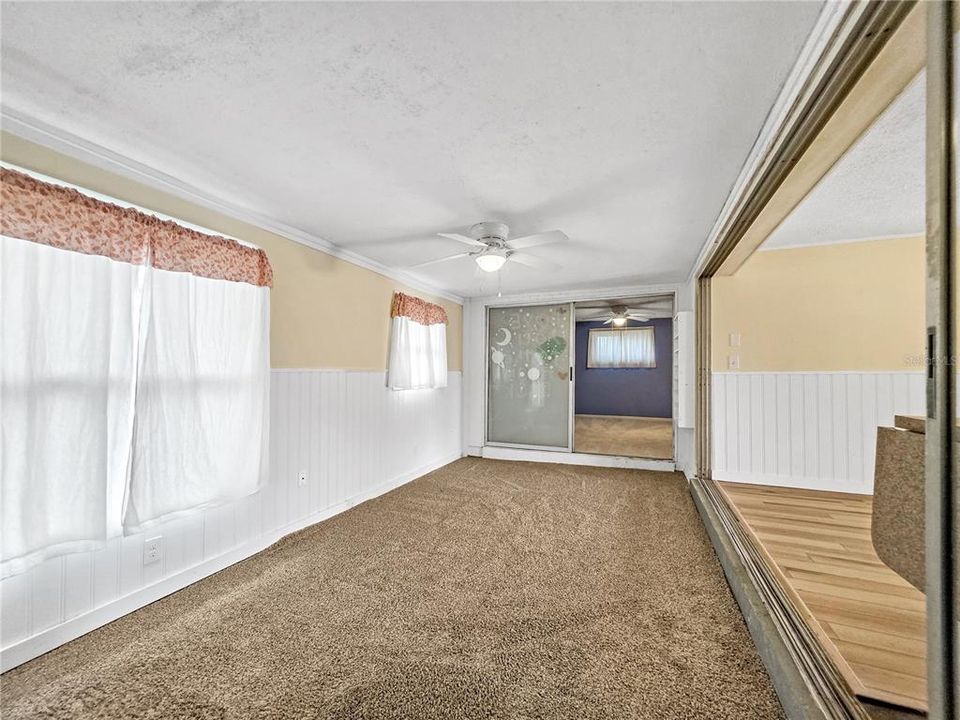 На продажу: $170,000 (2 спален, 2 ванн, 931 Квадратных фут)