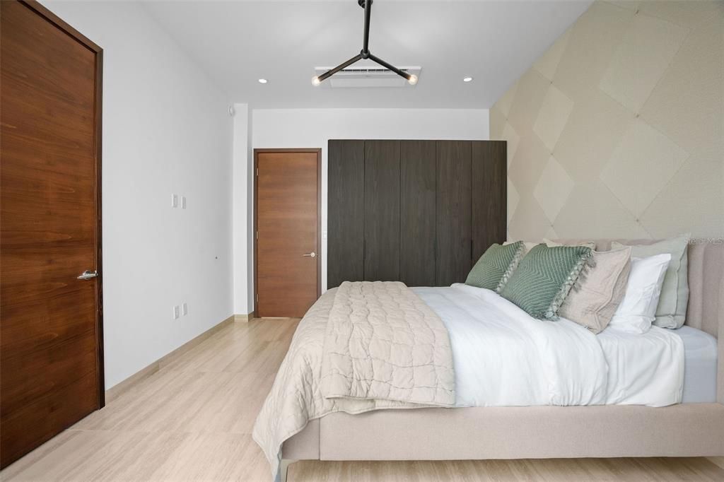 待售: $5,900,000 (4 贝兹, 4 浴室, 3580 平方英尺)