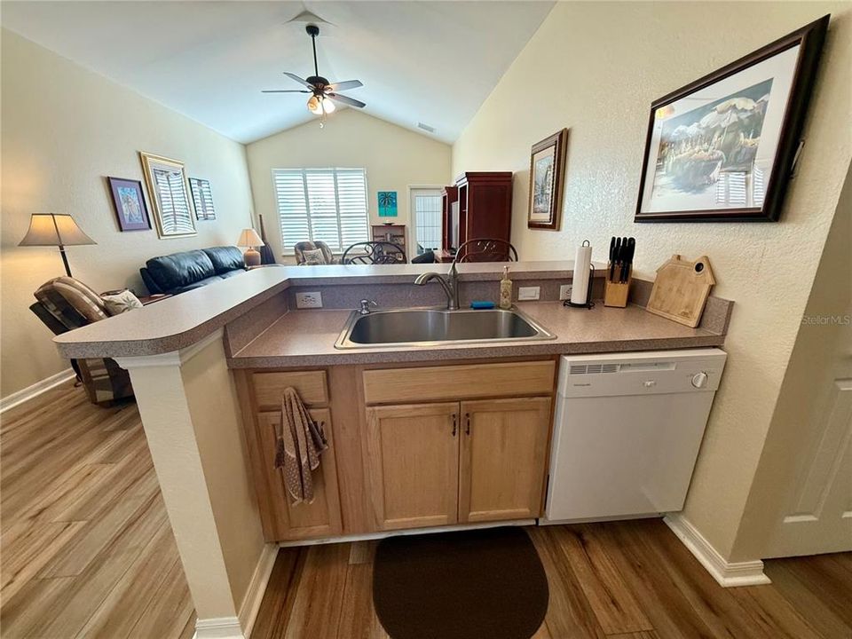 待售: $259,000 (3 贝兹, 2 浴室, 1278 平方英尺)