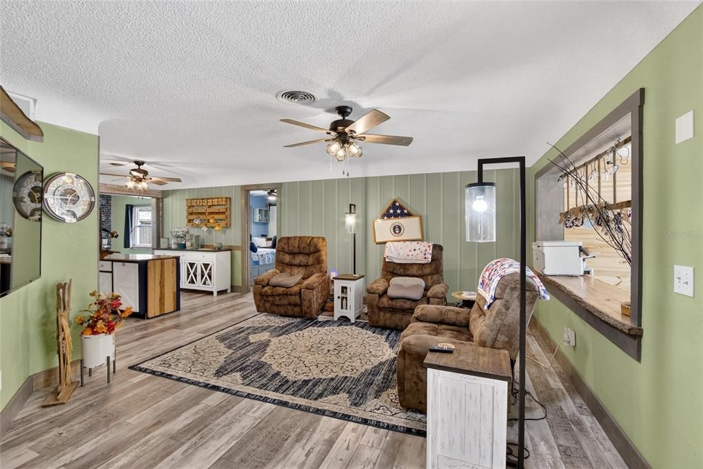 For Sale: $475,000 (3 beds, 2 baths, 1487 Square Feet)