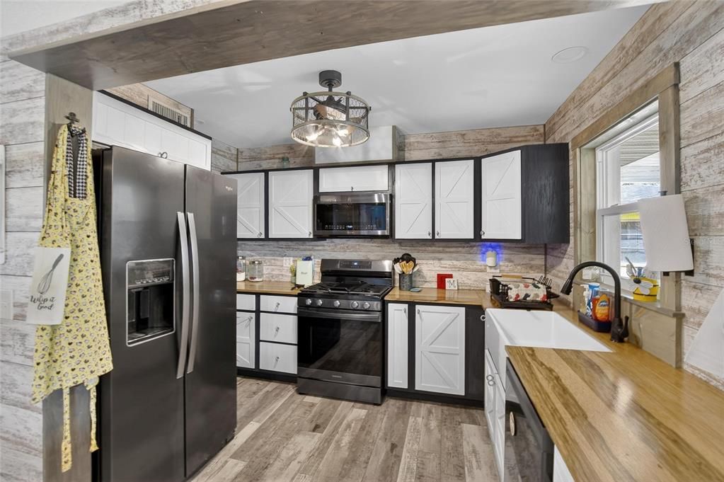 For Sale: $475,000 (3 beds, 2 baths, 1487 Square Feet)