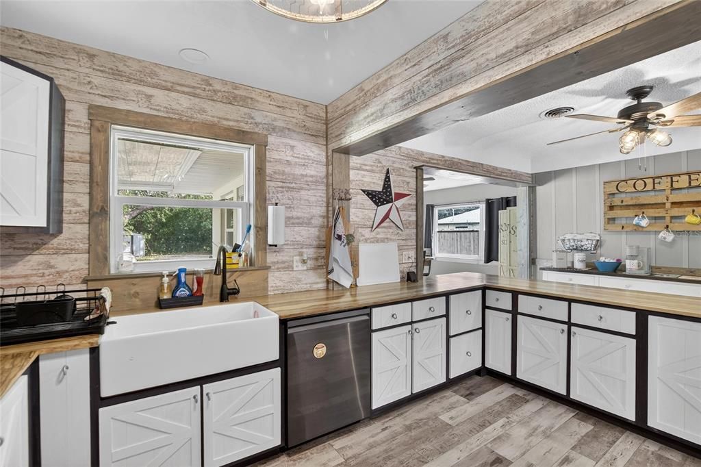 For Sale: $475,000 (3 beds, 2 baths, 1487 Square Feet)