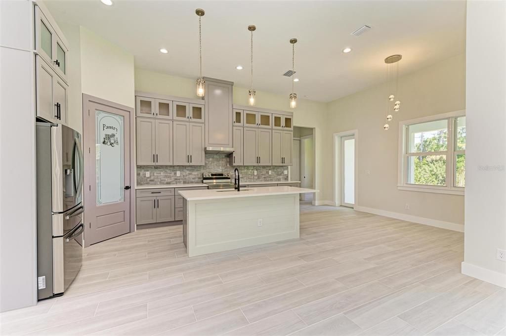 На продажу: $549,000 (3 спален, 2 ванн, 2245 Квадратных фут)