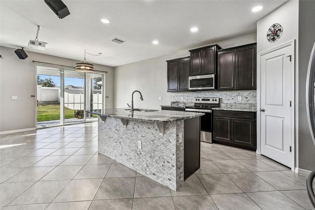 На продажу: $499,900 (4 спален, 3 ванн, 2756 Квадратных фут)