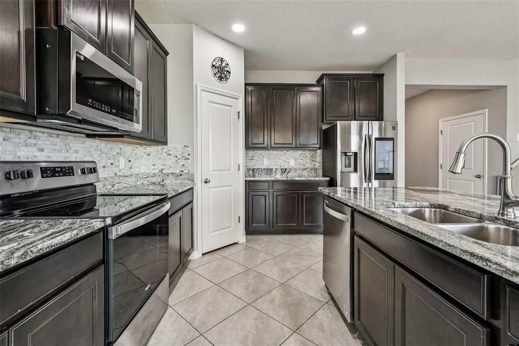 На продажу: $499,900 (4 спален, 3 ванн, 2756 Квадратных фут)