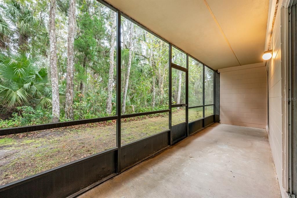 For Sale: $160,000 (2 beds, 2 baths, 897 Square Feet)