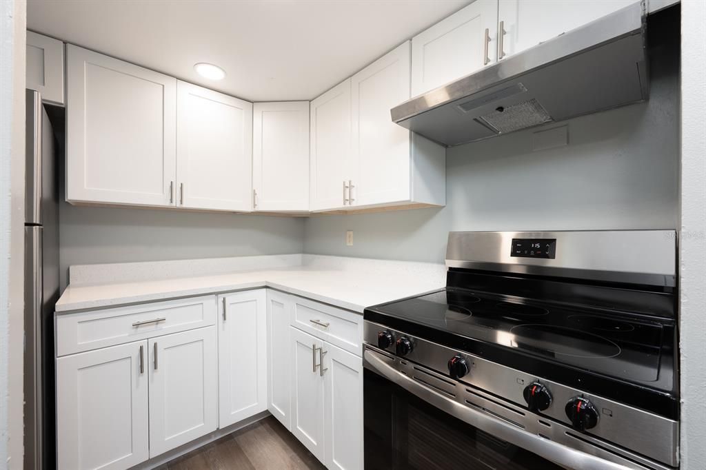 For Sale: $160,000 (2 beds, 2 baths, 897 Square Feet)