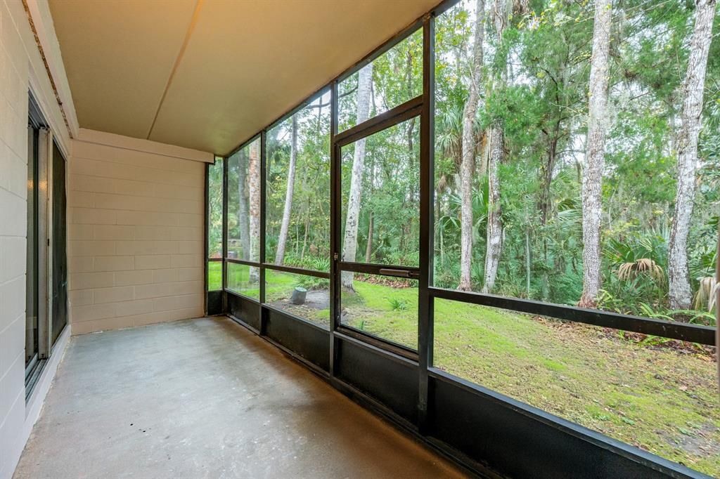 For Sale: $160,000 (2 beds, 2 baths, 897 Square Feet)