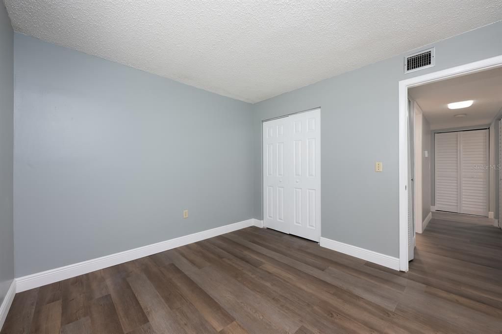 For Sale: $160,000 (2 beds, 2 baths, 897 Square Feet)