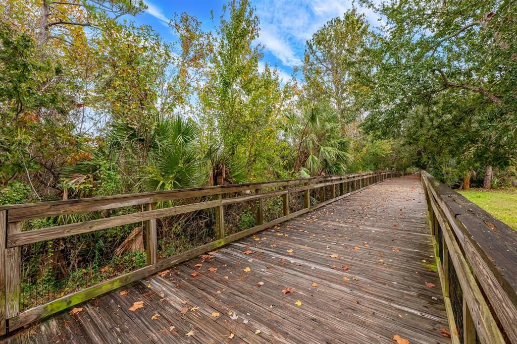 For Sale: $160,000 (2 beds, 2 baths, 897 Square Feet)