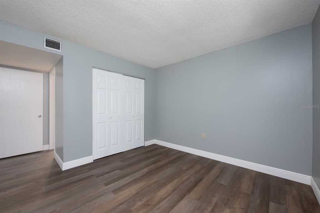 For Sale: $160,000 (2 beds, 2 baths, 897 Square Feet)