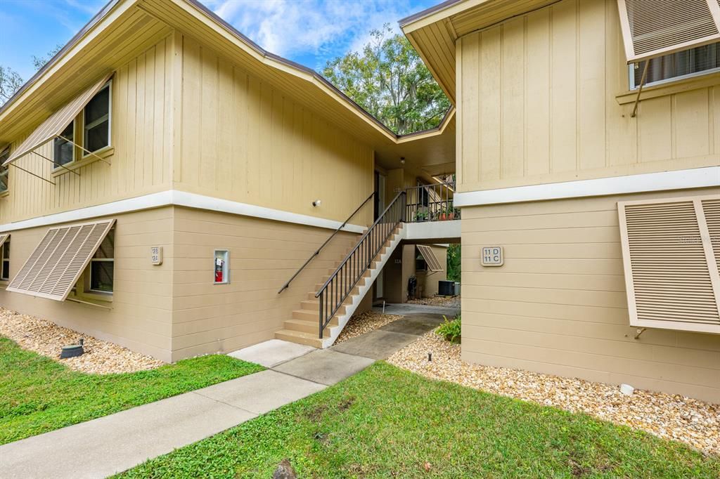 For Sale: $160,000 (2 beds, 2 baths, 897 Square Feet)