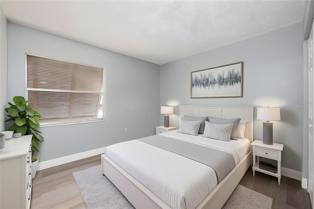 For Sale: $160,000 (2 beds, 2 baths, 897 Square Feet)