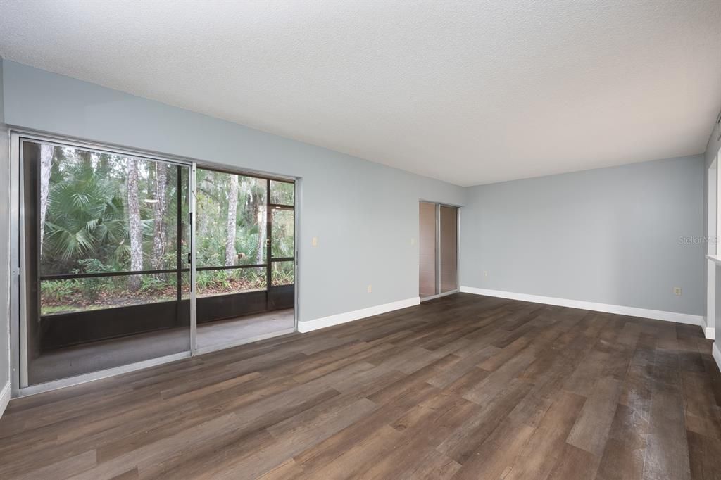 For Sale: $160,000 (2 beds, 2 baths, 897 Square Feet)