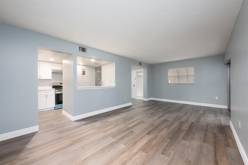 For Sale: $160,000 (2 beds, 2 baths, 897 Square Feet)
