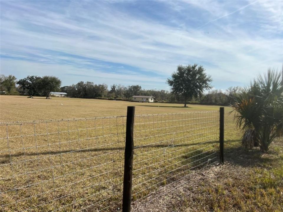 На продажу: $230,000 (5.75 acres)