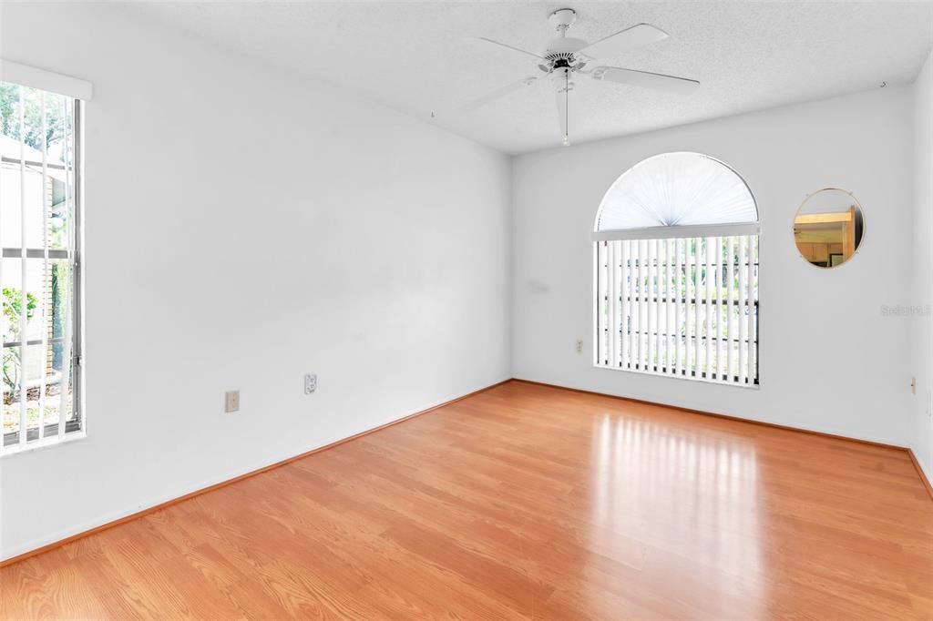 На продажу: $355,900 (3 спален, 2 ванн, 1659 Квадратных фут)