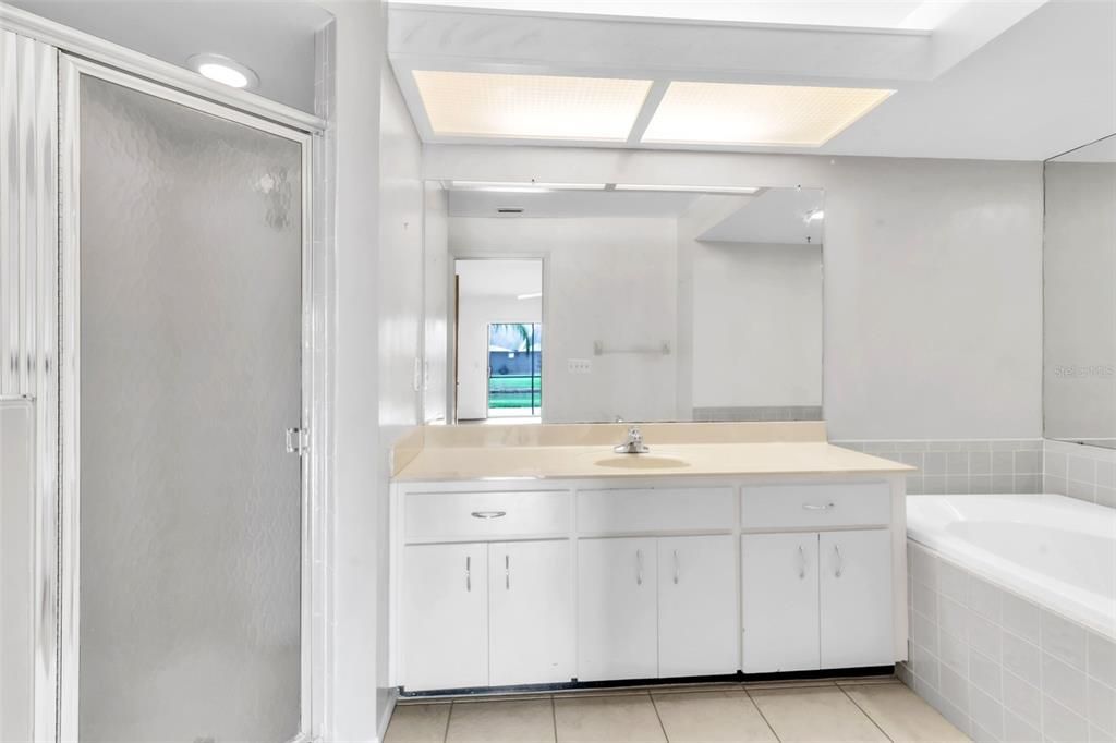 На продажу: $355,900 (3 спален, 2 ванн, 1659 Квадратных фут)