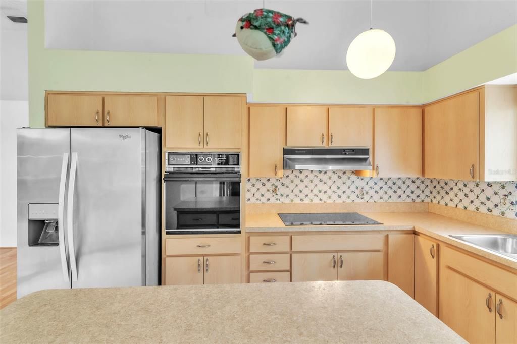 На продажу: $355,900 (3 спален, 2 ванн, 1659 Квадратных фут)