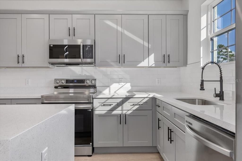 待售: $345,000 (3 贝兹, 2 浴室, 1446 平方英尺)