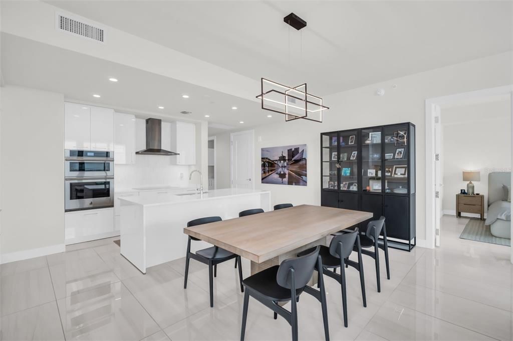 待售: $1,285,000 (2 贝兹, 2 浴室, 1663 平方英尺)